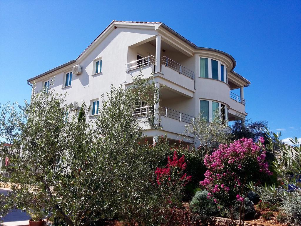 Apartments Kovacic Malinska Buitenkant foto