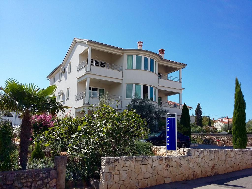 Apartments Kovacic Malinska Buitenkant foto