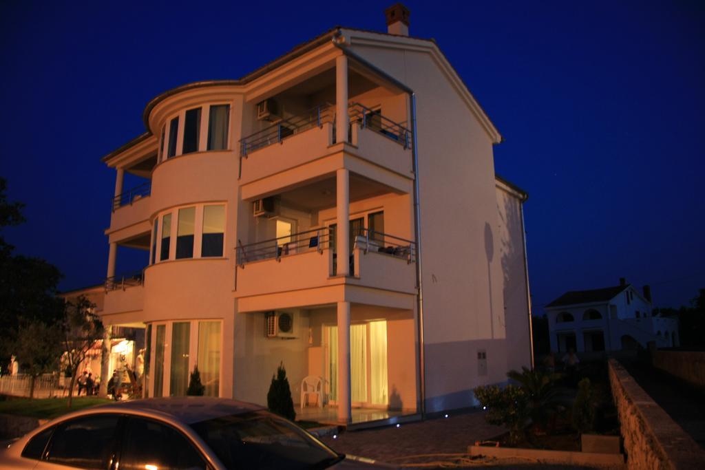 Apartments Kovacic Malinska Buitenkant foto