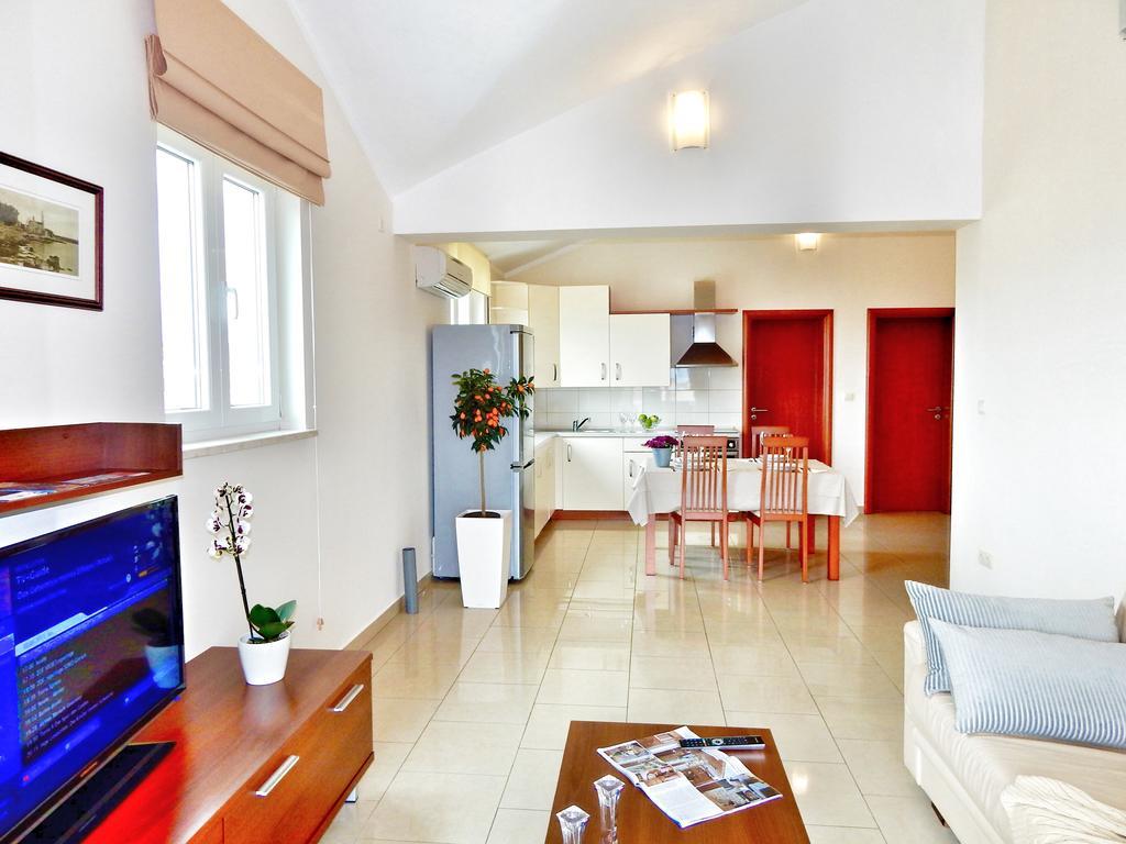 Apartments Kovacic Malinska Buitenkant foto